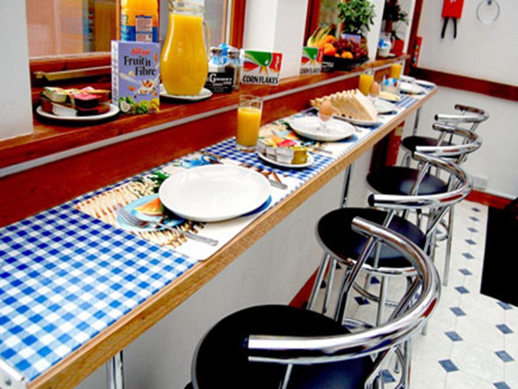 Broadway Lodge Bed And Breakfast Surbiton 外观 照片